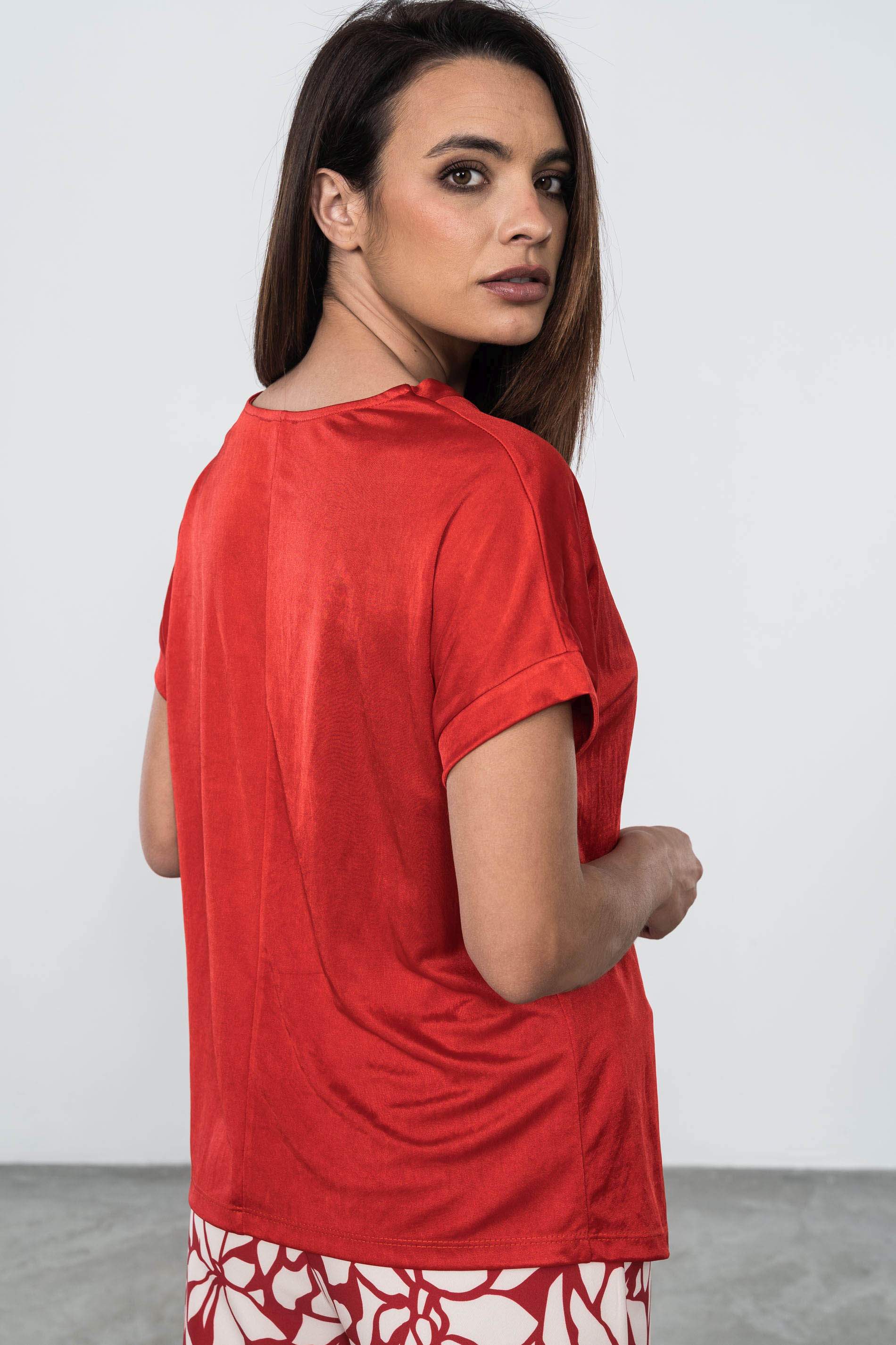 CAMISETA SATINADA ROJO