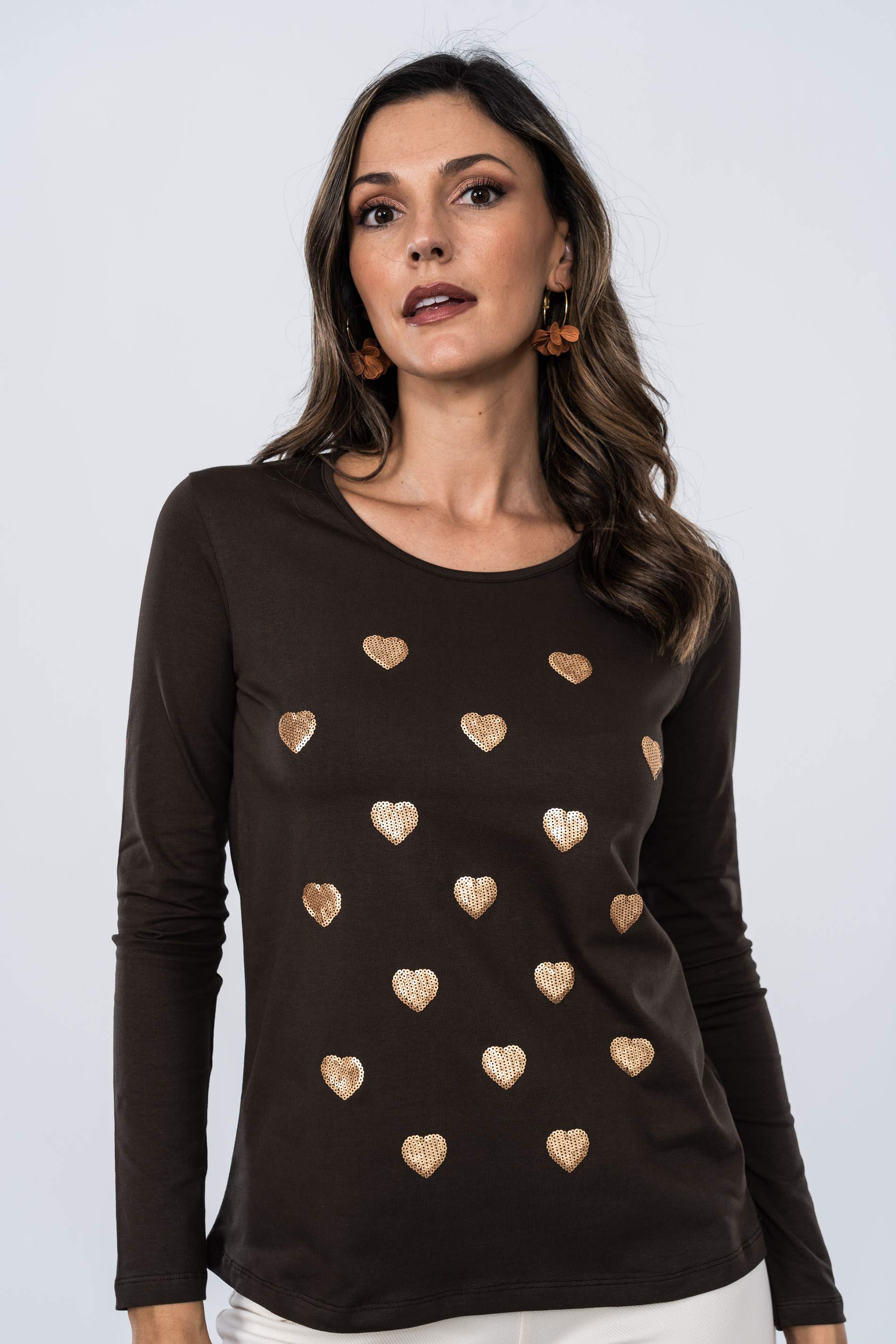 CAMISETA CORAZONES LENTEJUELAS MARRÓN M/L