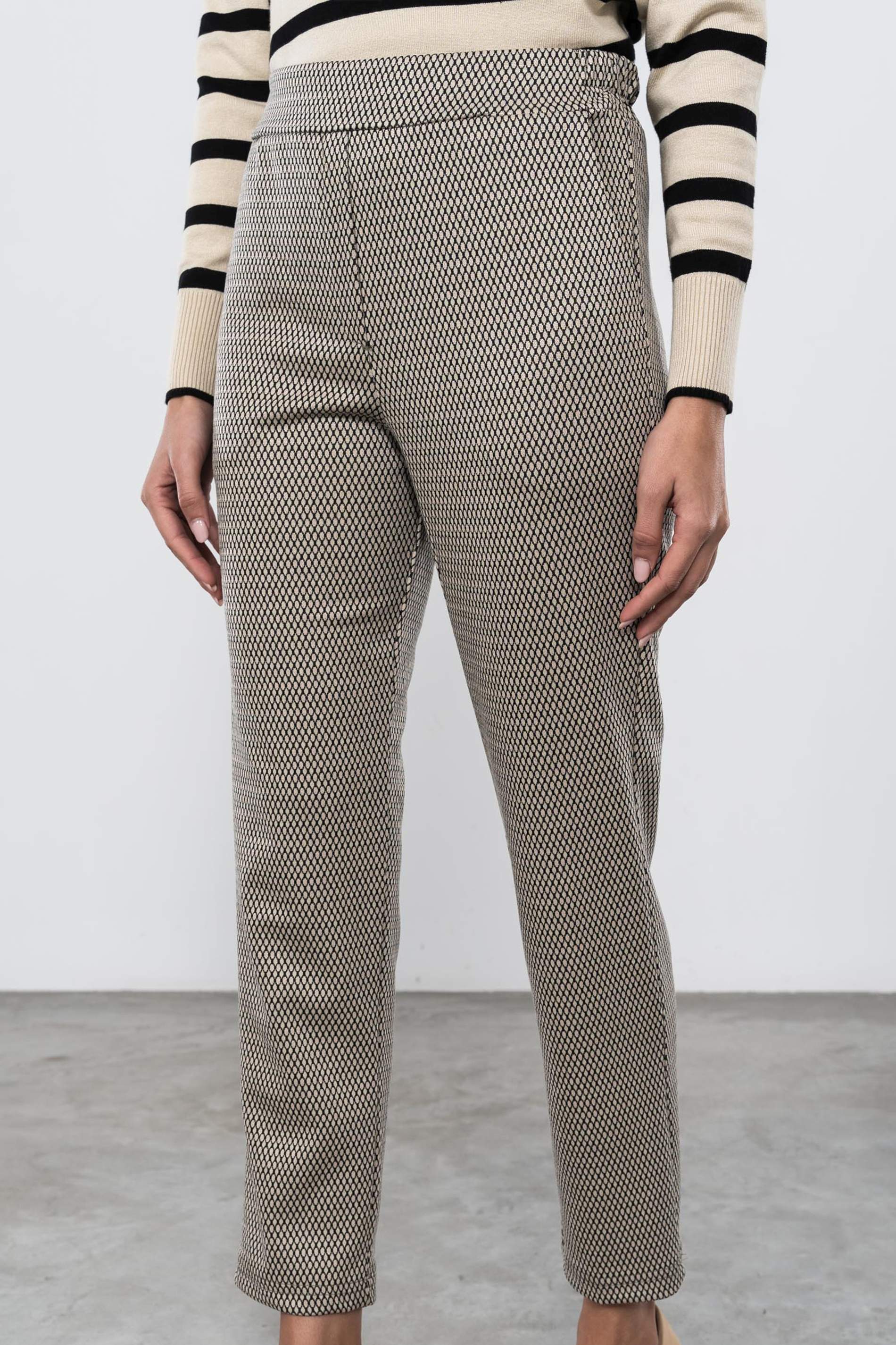 PANTALÓN JACQUARD GOMA BEIGE