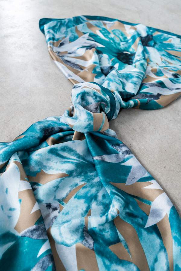 FOULARD EFECTO SEDA FLOR