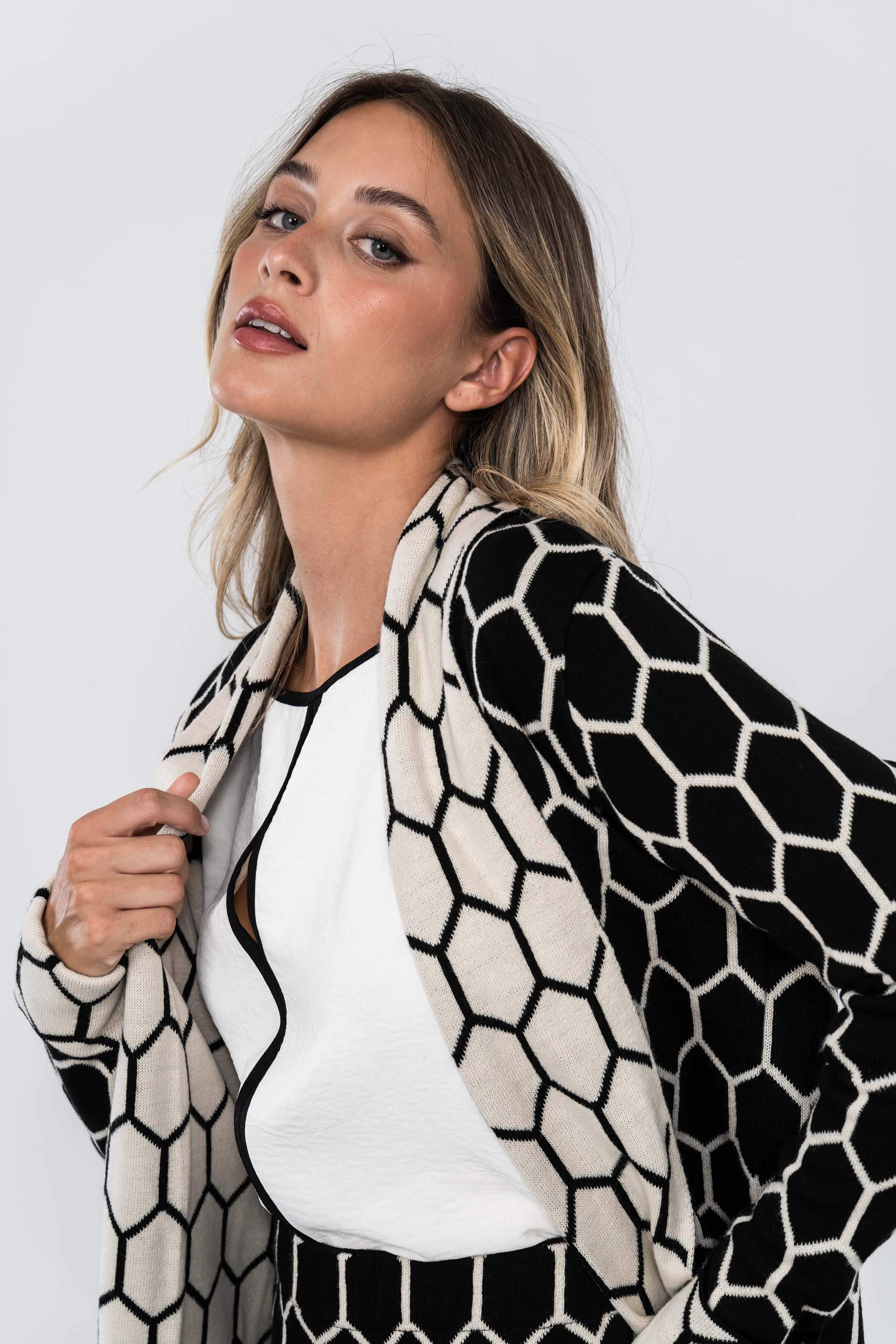 CHAQUETA SOLAPAS PANEL NEGRO