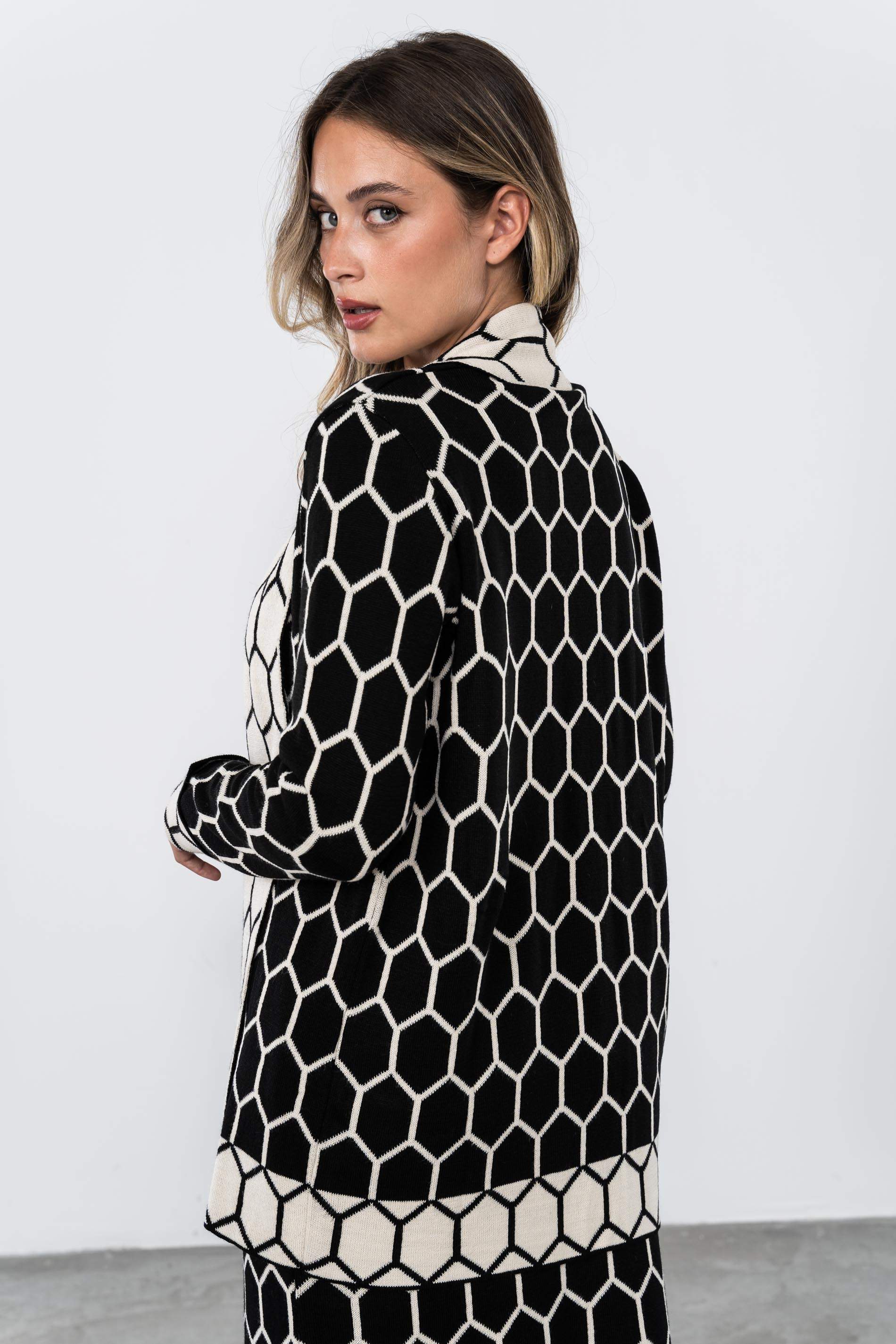 CHAQUETA SOLAPAS PANEL NEGRO