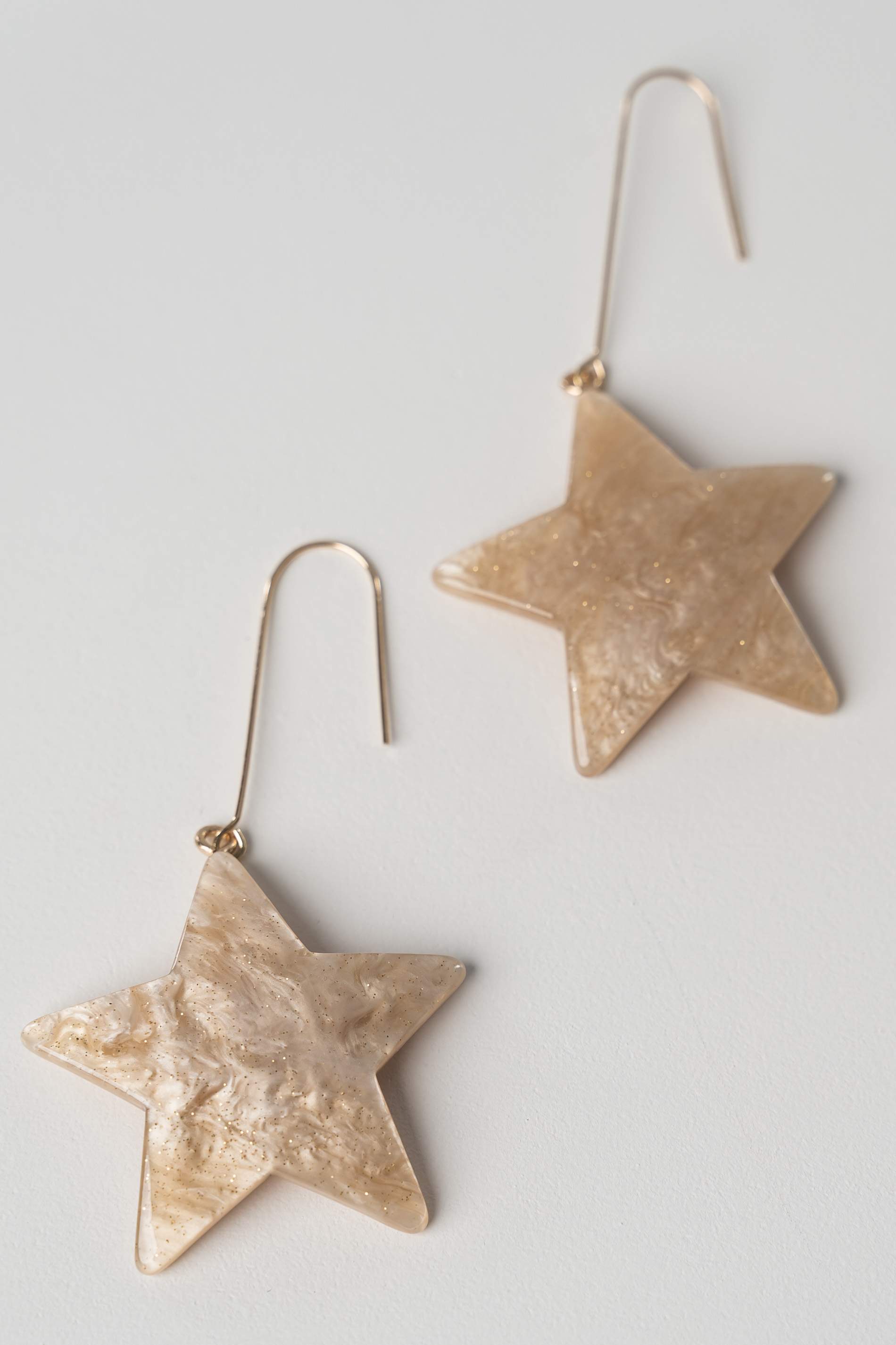 PENDIENTE COLGANTE ESTRELLA BEIGE