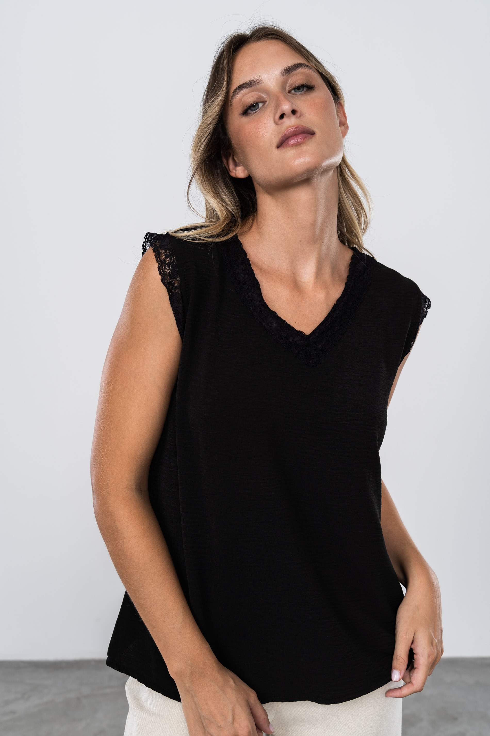 BLUSA ENCAJE MANGA SISA NEGRO