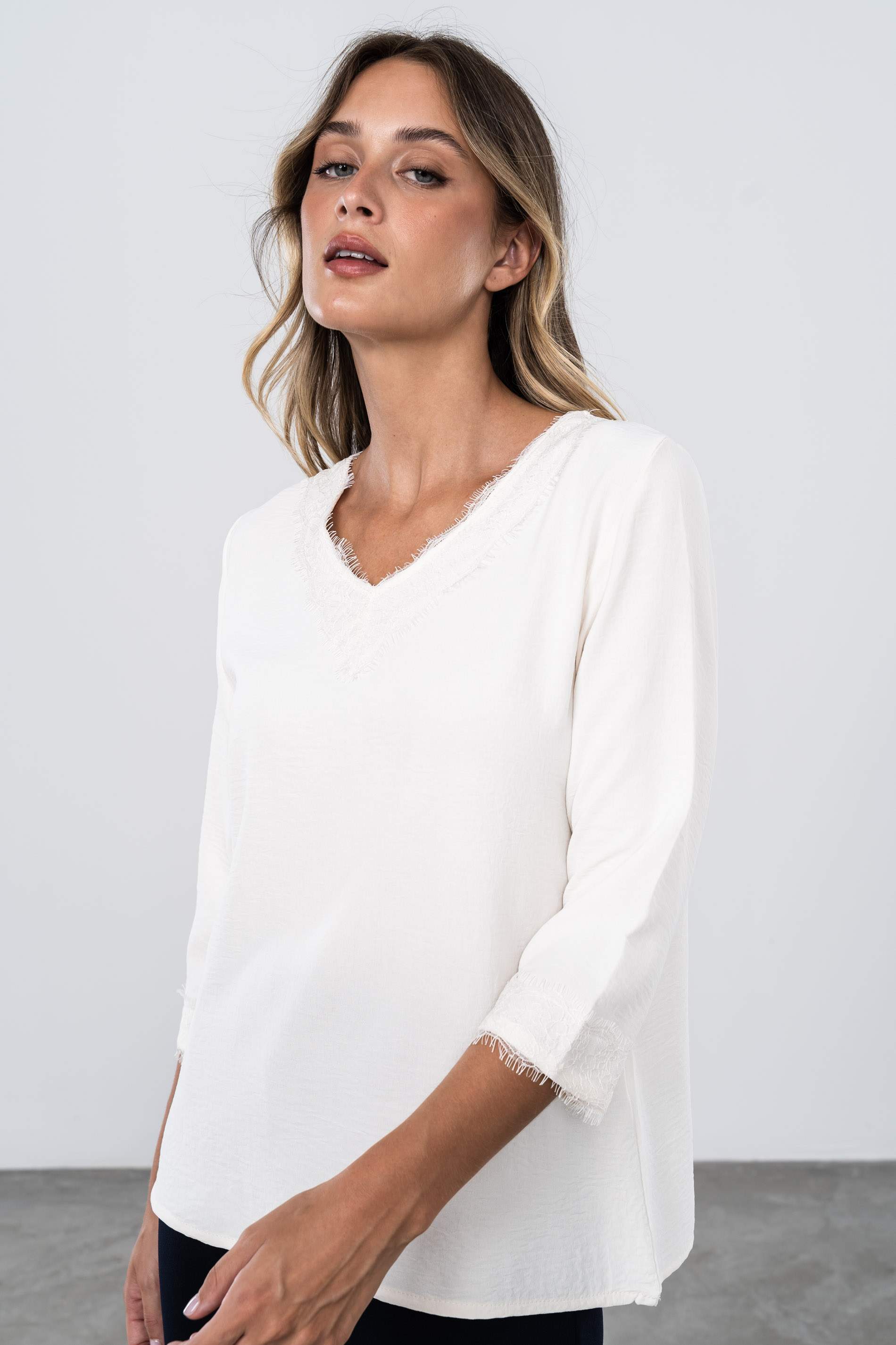 BLUSA ENCAJE MANGA FRANCESA CRUDO