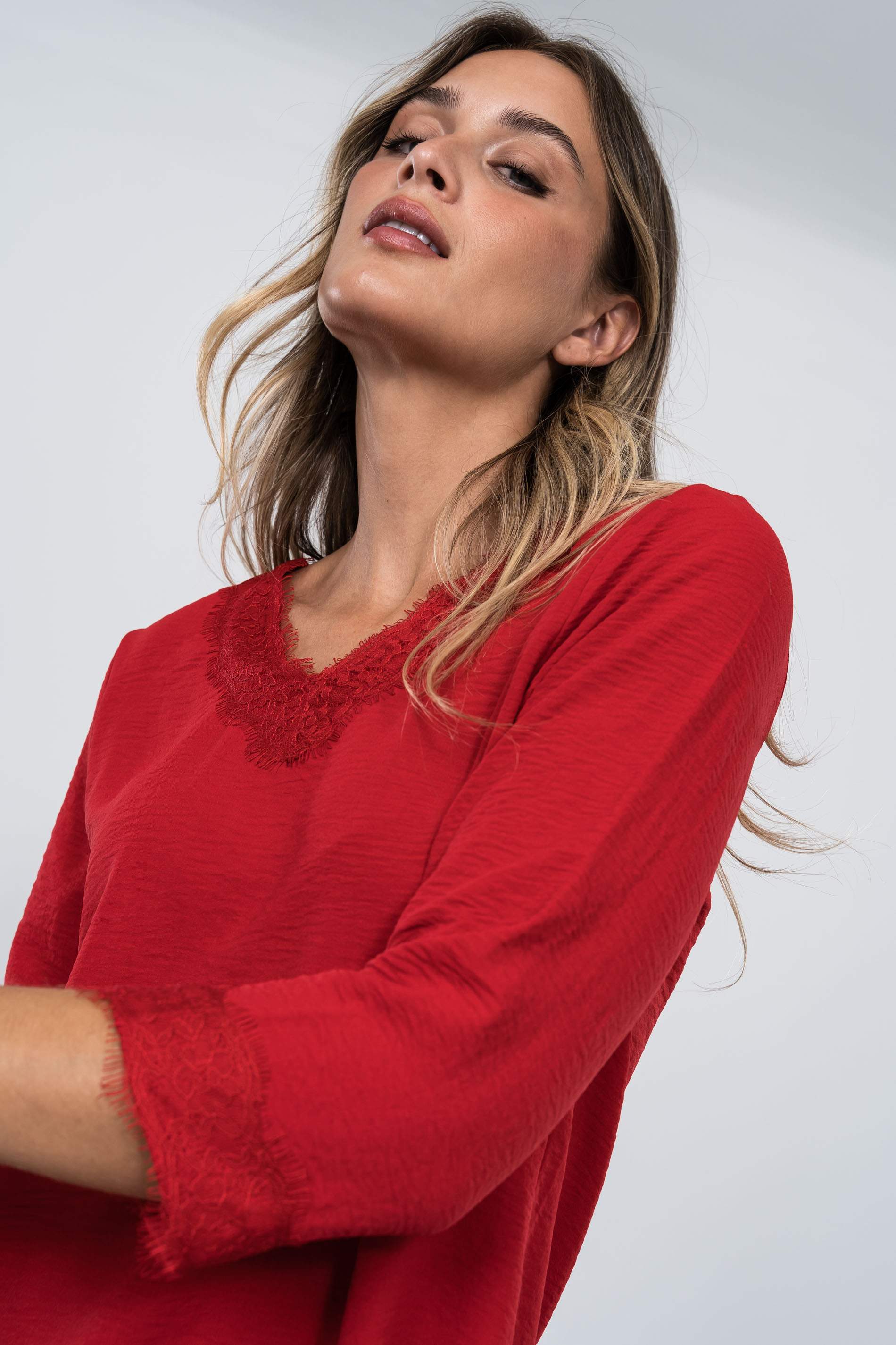 BLUSA ENCAJE MANGA FRANCESA ROJO