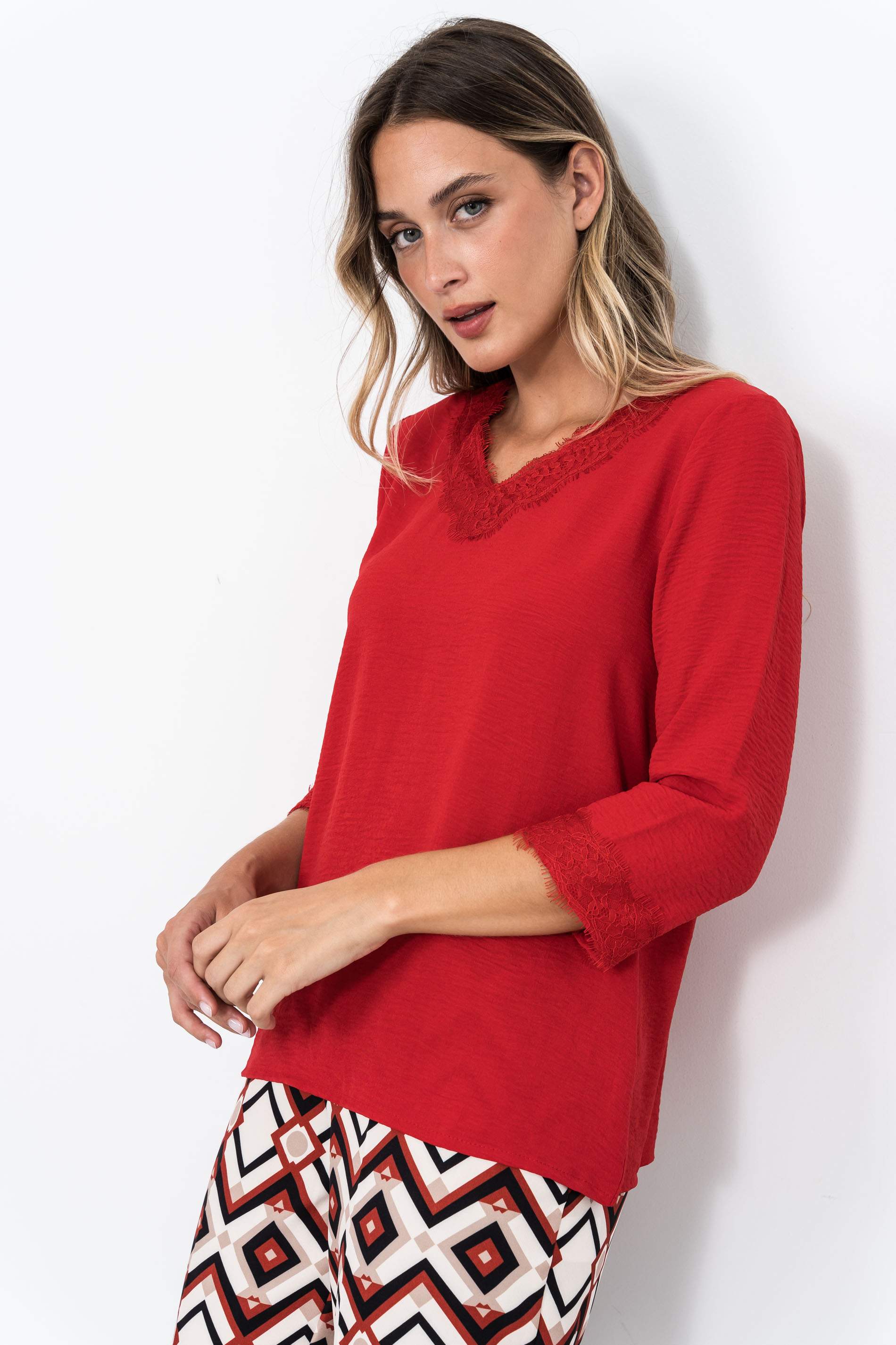 BLUSA ENCAJE MANGA FRANCESA ROJO